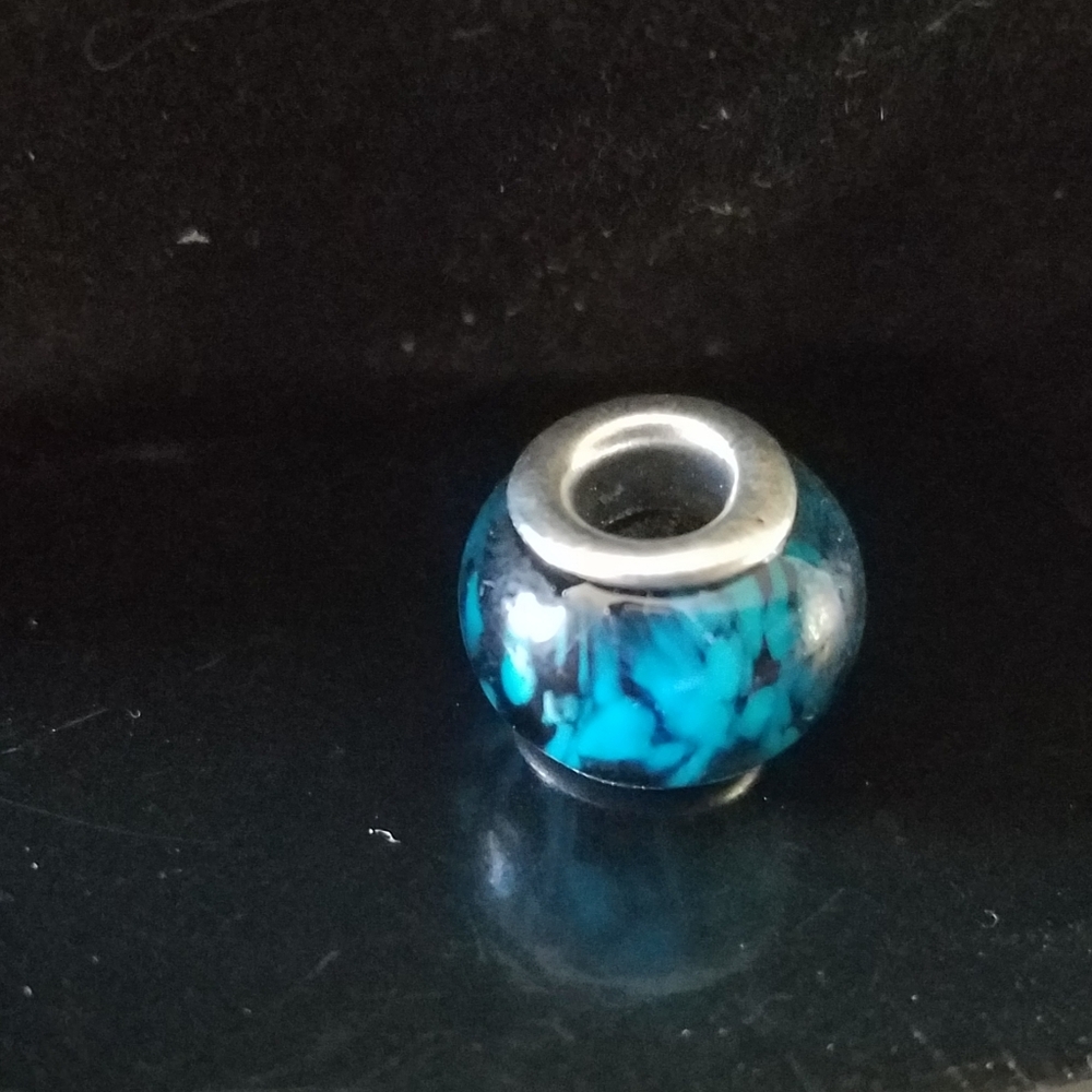 Glass bead - Picture 2 of 3